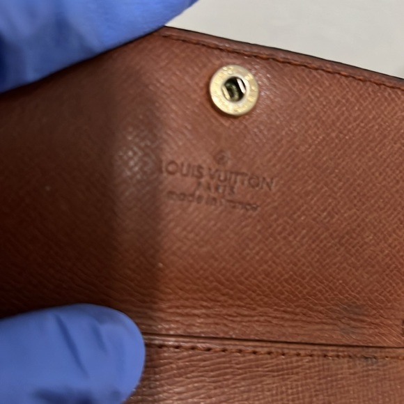 Authentic Louis Vuitton Excellent Preloved Condition Monogram 4 Key Holder - Picture 6 of 10